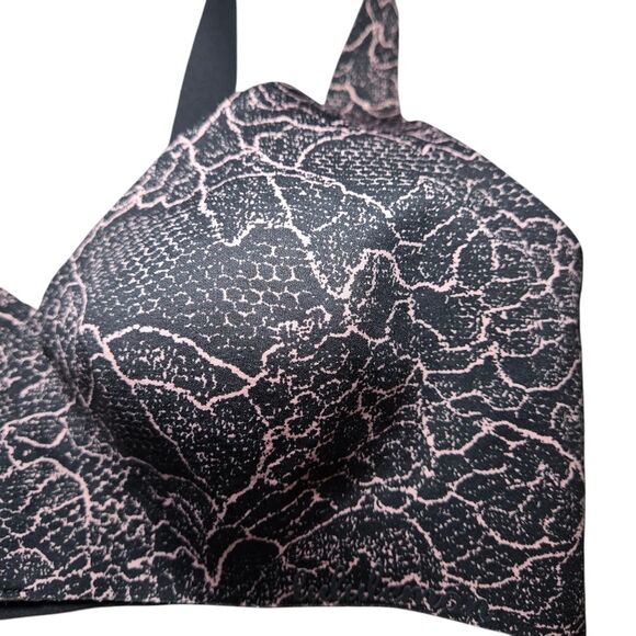 Lululemon Like Nothing Bra - Lacescape Spanish Rose Black - Picture 4 of 8